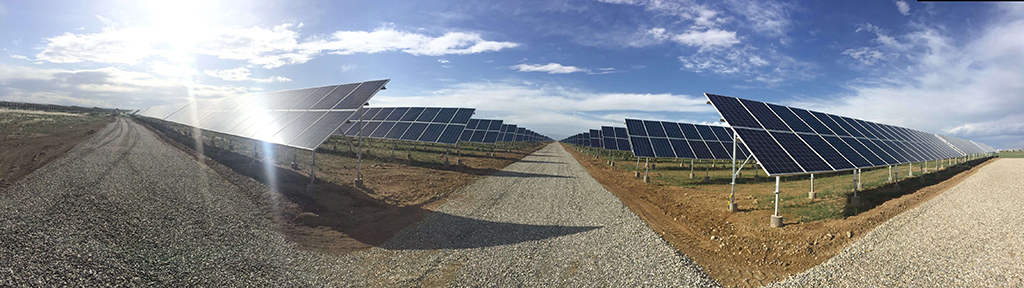 北京能高青海共和10MWp項目成功并網(wǎng)(圖1)