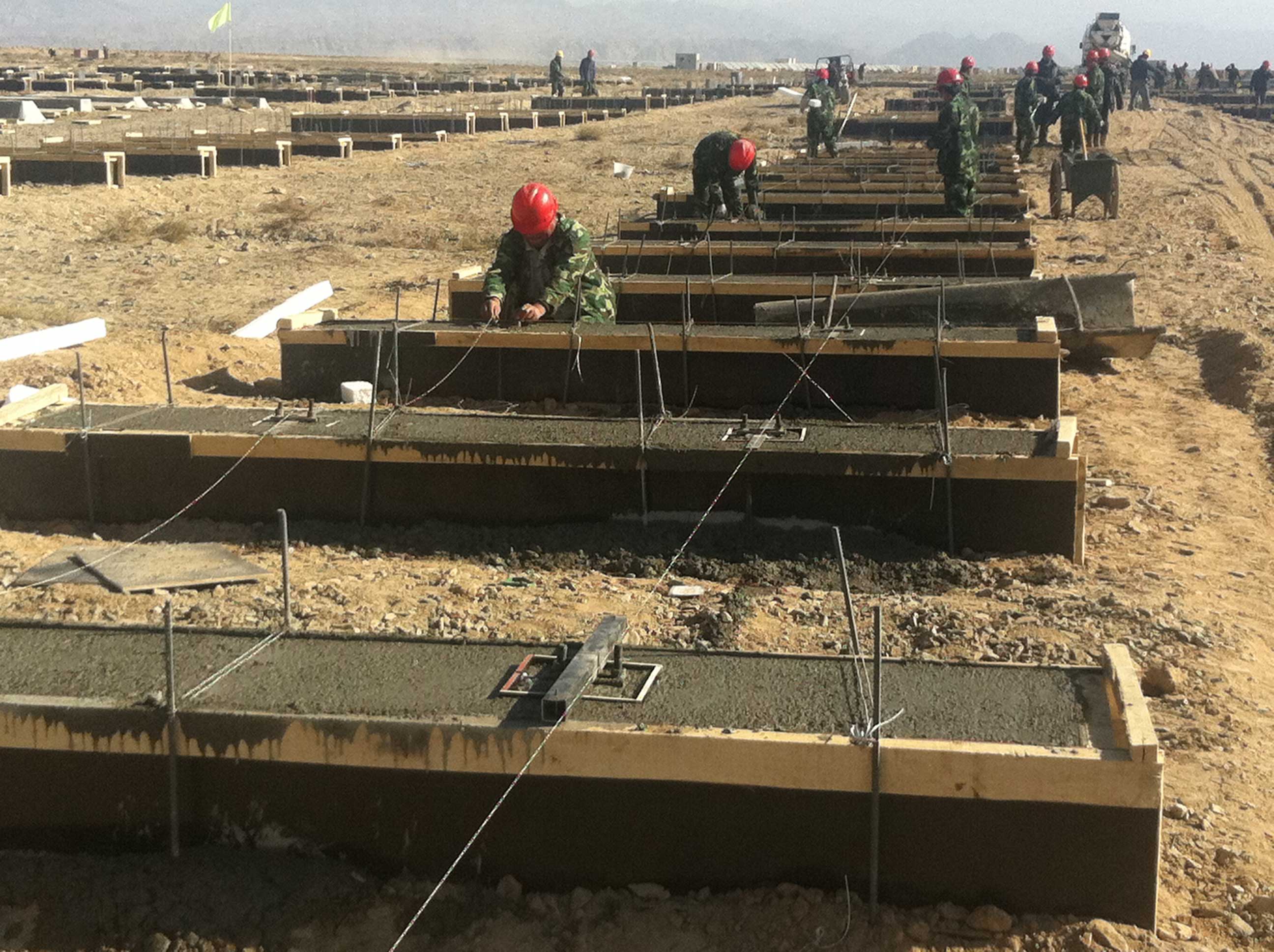 哈密石城子光伏產(chǎn)業(yè)園20MWp光伏電站工程動工(圖1)