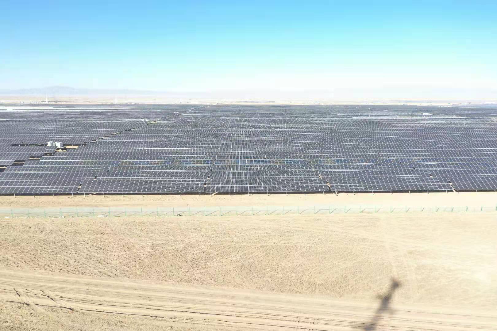 青海海南州4#地塊100MW競價光伏項目順利并網(wǎng)(圖1) 青海海南州4#地塊100MW競價光伏項目順利并網(wǎng)(圖1)